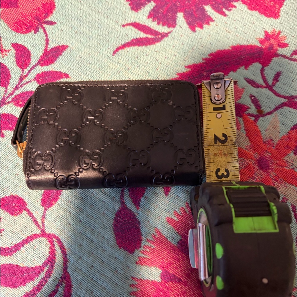 Black Gucci purse and matching gucci wallet used only a handful of times! - Picture 15 of 16